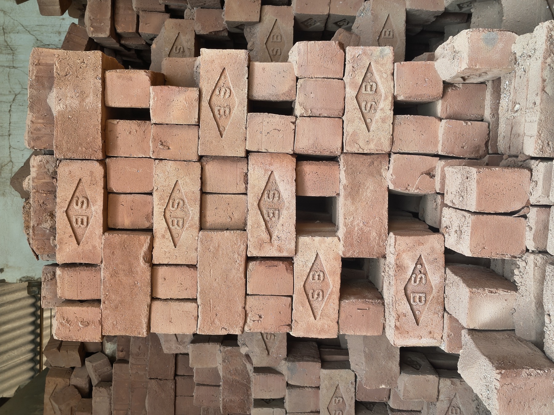 Cross-stacked SB red bricks in the storage yard